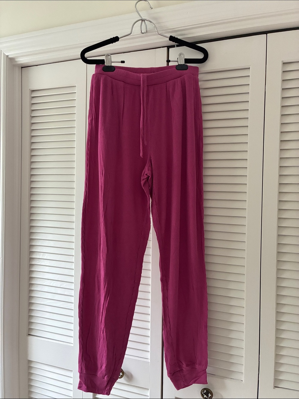 Alo Yoga Raspberry Joggers and Crop Top, S - Picture 2 of 8